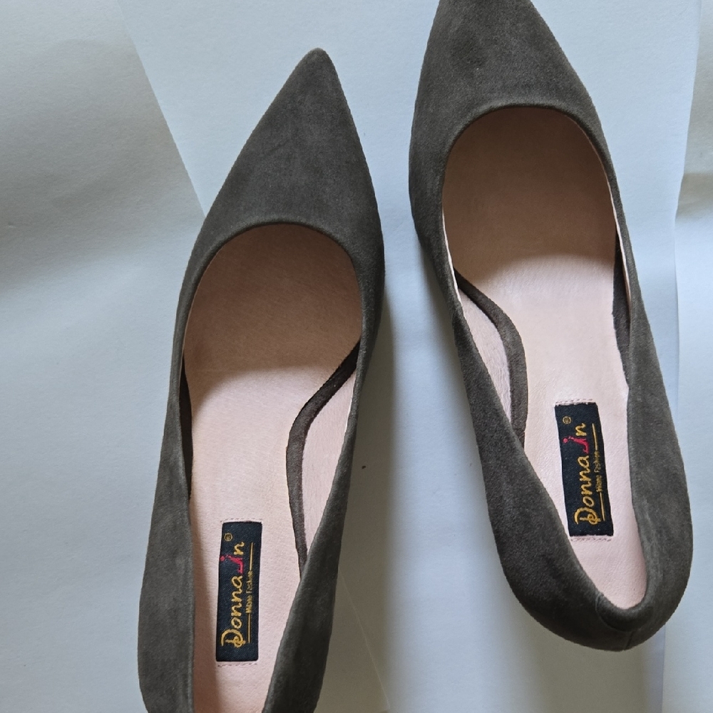 Women's Suede Pumps - Dark Gray